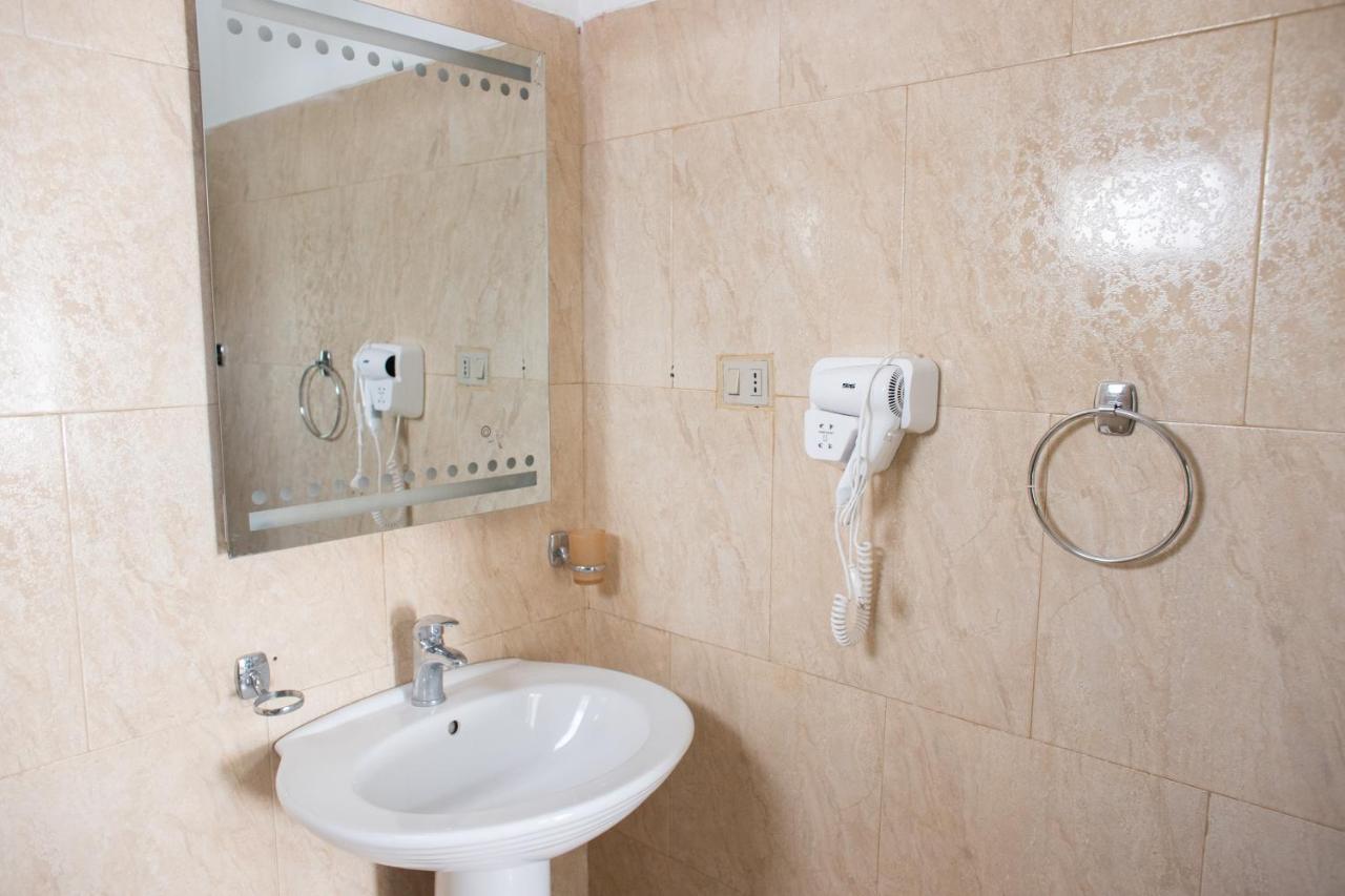 Vila Sanremo Tirana Kültér fotó